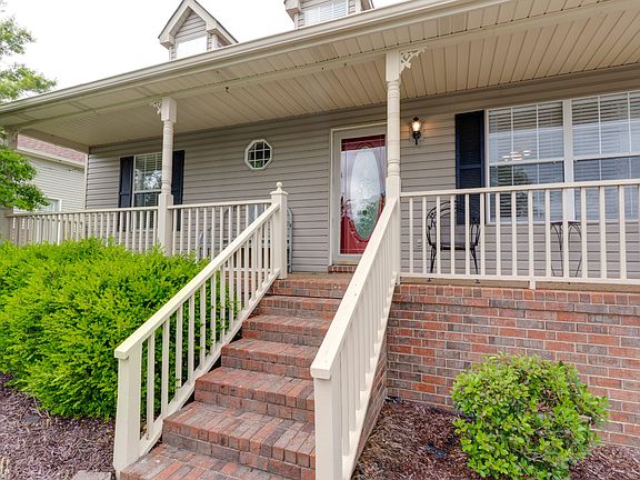 3rd image of 405 Bryn Mawr Cir