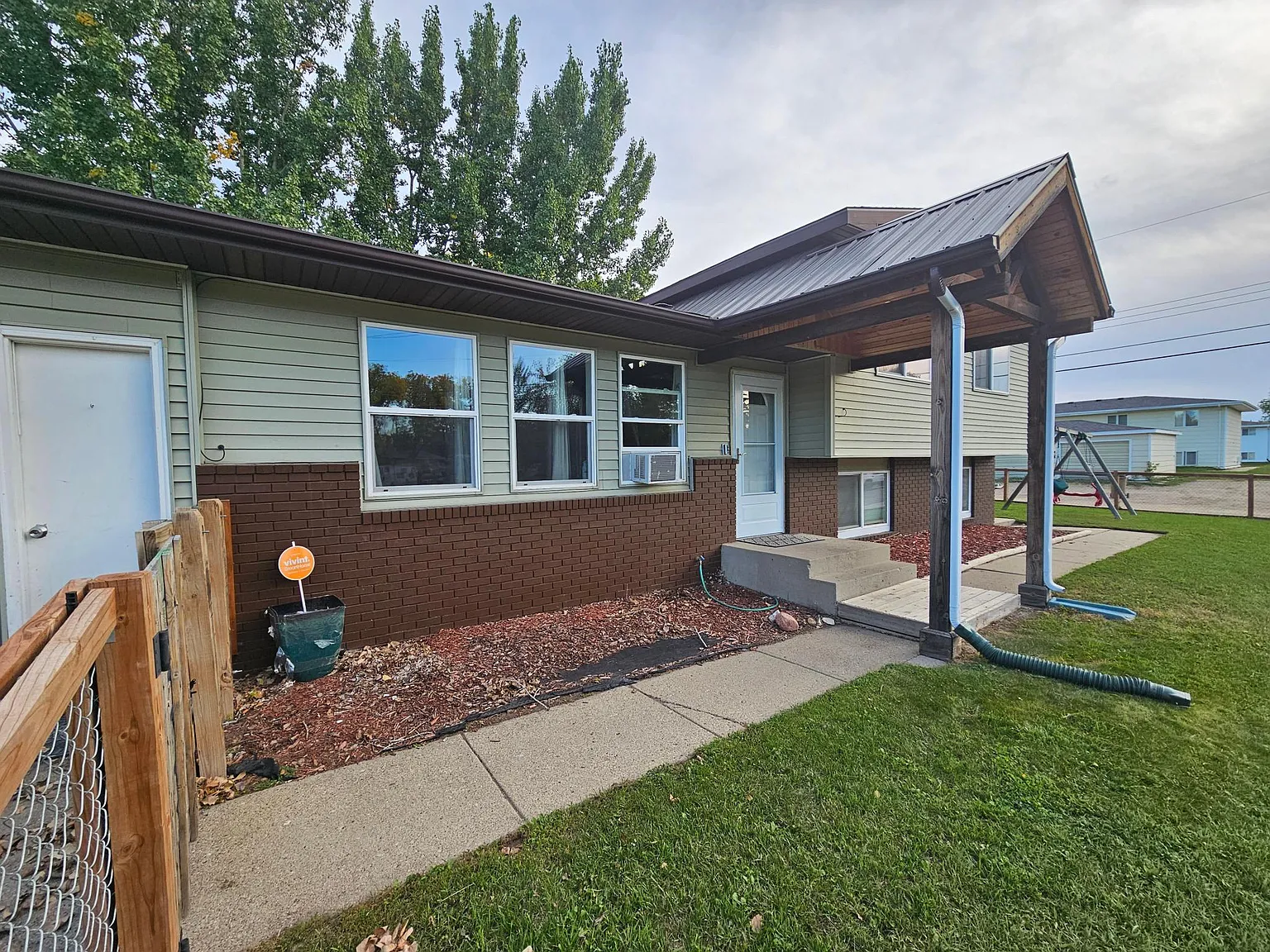 4 bed, 2192 sqft, $1,725 — Photo 2