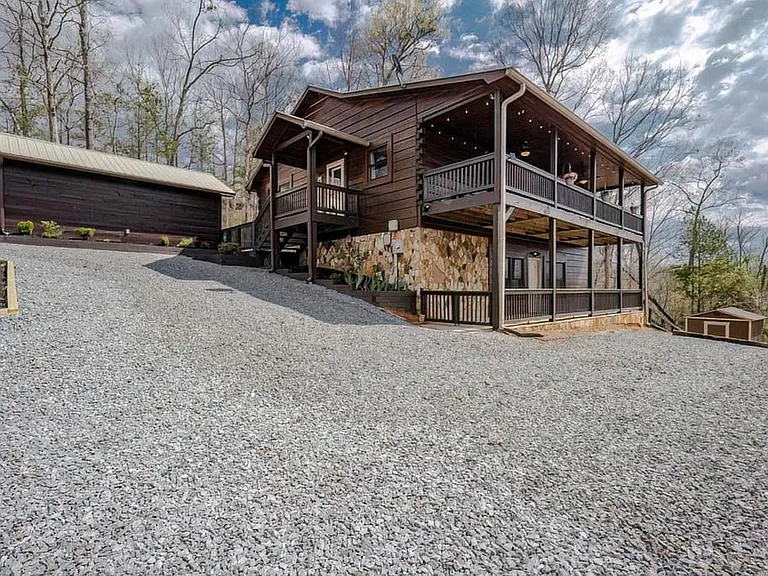 54 Henderson Ln — Photo 2