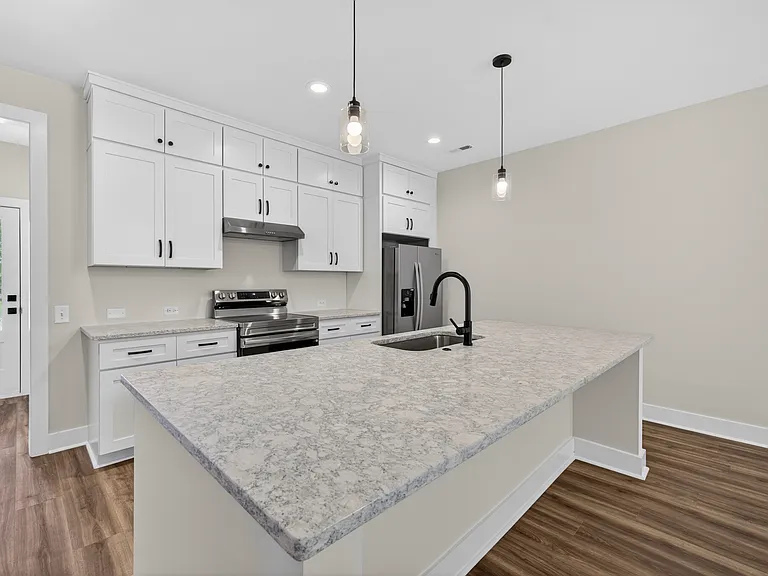 106 Lee Dr — Photo 12