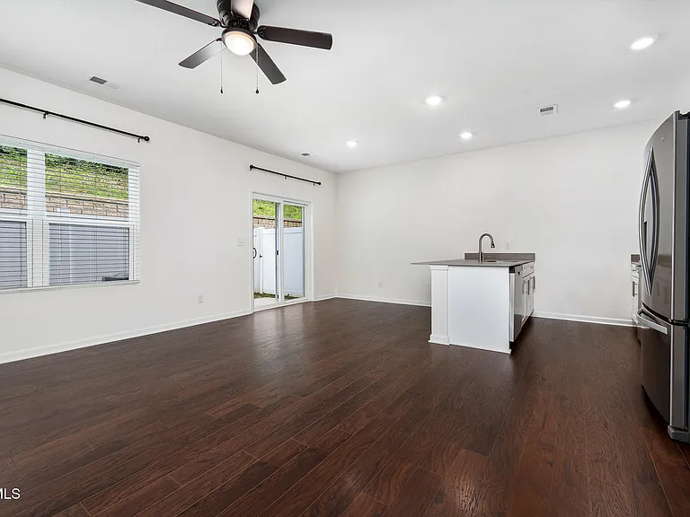1006 Saylors Pl — Photo 8