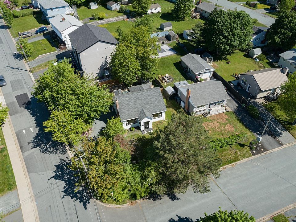 1st image of 3 Scotsburn Ave