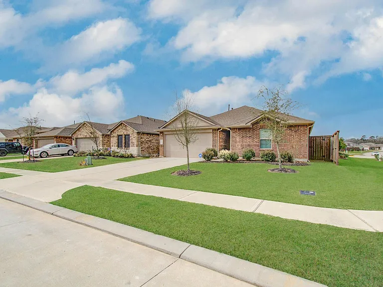 14344 Rain Dr — Photo 2