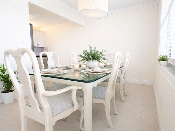 2nd image of 1905 Bermuda Cir APT L4