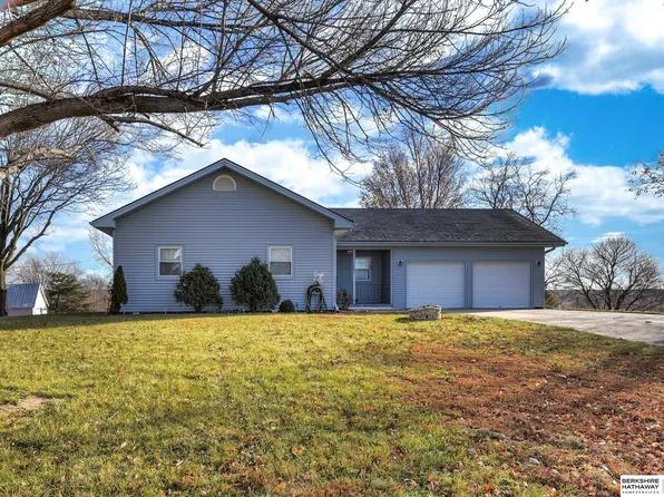 307 N Pine St, Kennard, NE 68034