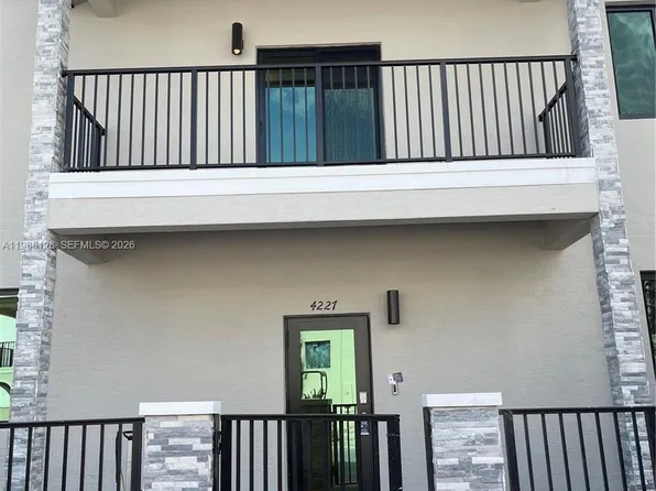 4227 NW 83rd Ave, Doral, FL 33166