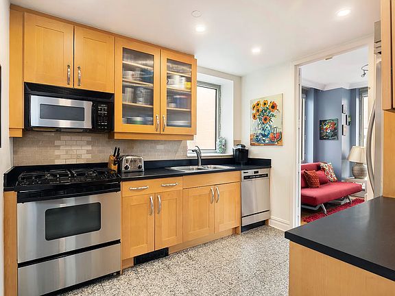 3rd image of 401 E 60th St APT 9D