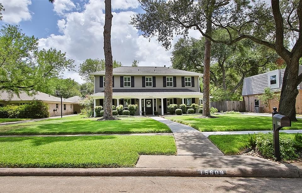 1st image of 15609 Singapore Ln