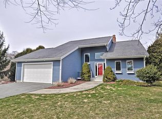 171 Stonegate Dr, Portsmouth, RI 02871