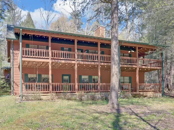 380 Bear Foot Dr, Blue Ridge, GA 30513