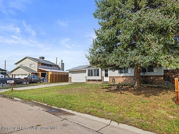 3rd image of 350 Woodbury Dr