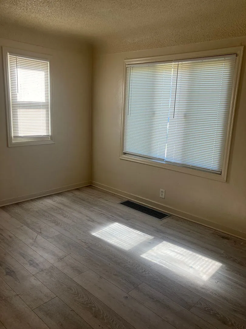 For Rent Newly Remodeled, 2 Bed / 1 Bath — Photo 2