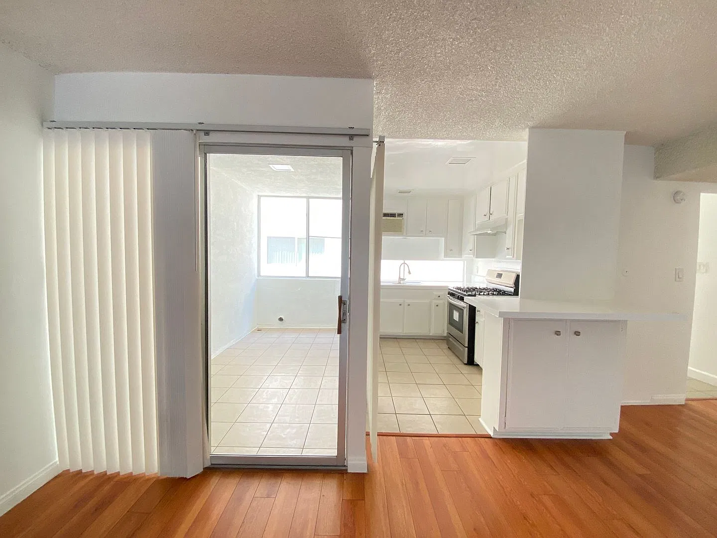 511 N Kenmore — Photo 4