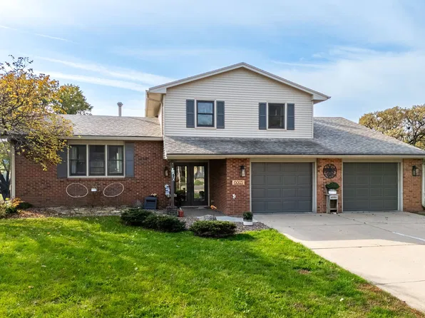 6005 Dodds Dr, Bettendorf, IA 52722