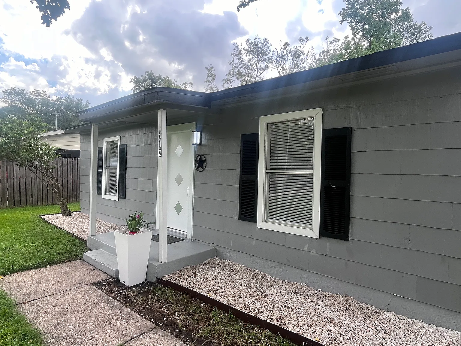 413 W Francis St — Photo 1