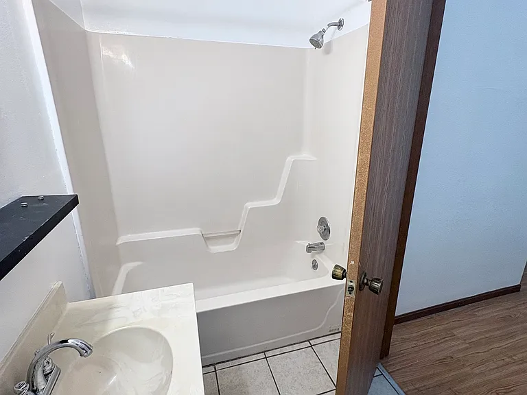 1407 Paris Rd #R — Photo 11