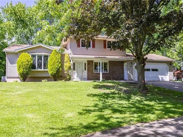 32 Flamingo Dr, Rochester, NY 14624
