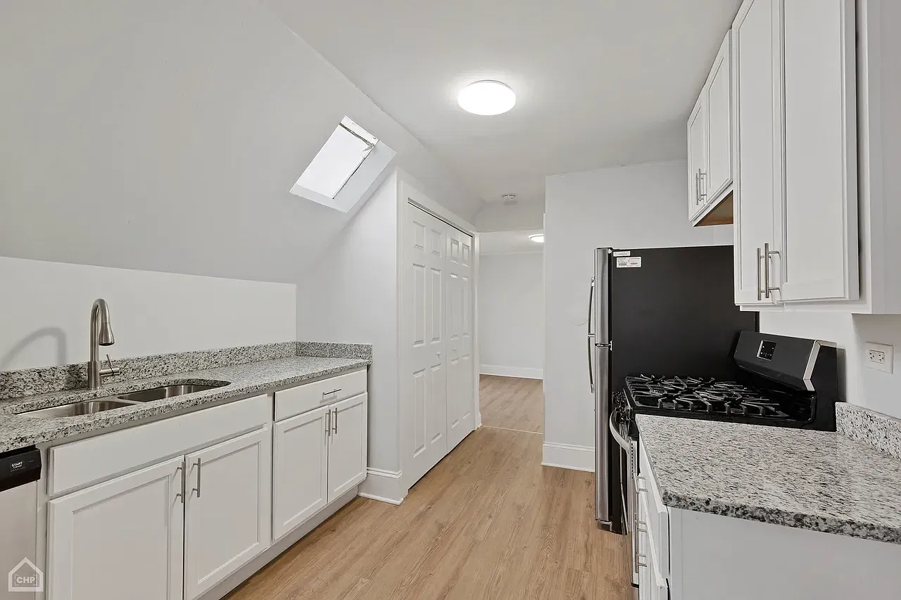 1 bed, 1000 sqft, $1,995 — Photo 3