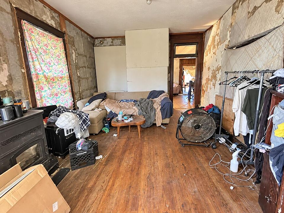 13th image of 401 Vernon St