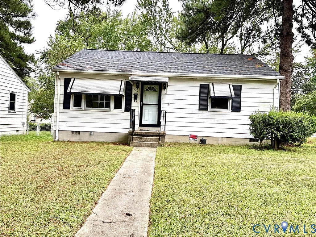3 bed, 1.5 bath, 1242 sqft, $1,900 — Photo 1