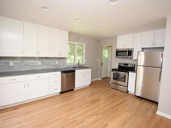 4th image of 810 Hawthorn Dr