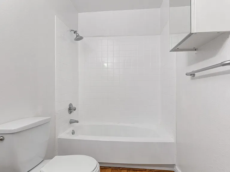 South Street Apartments — Photo 11