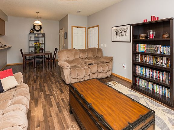 4th image of 905 7th Ave SE Unit 6