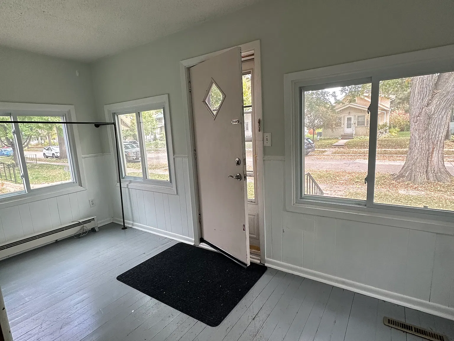3 bed, 1200 sqft, $2,295 — Photo 3