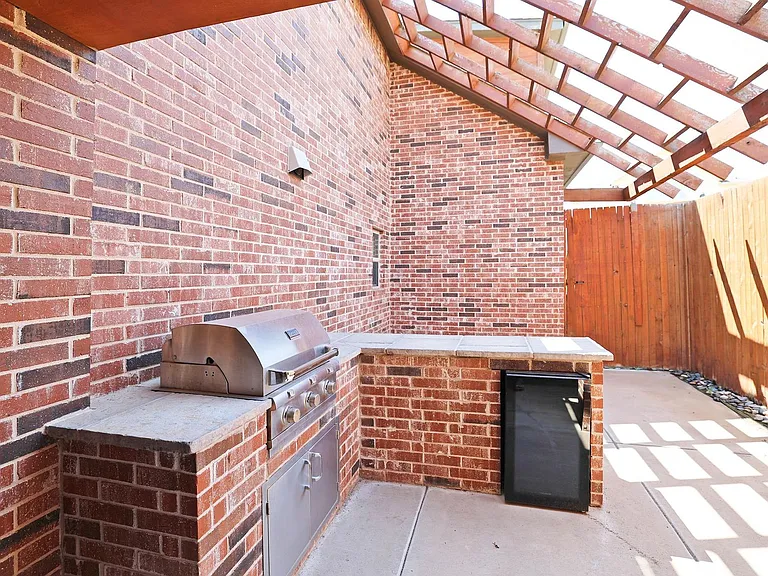 7501 Continental Pkwy — Photo 18