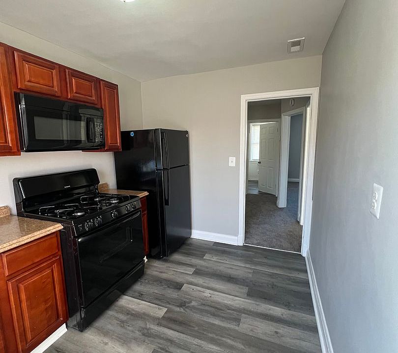 1st image of 3611 Ravenwood Ave #2