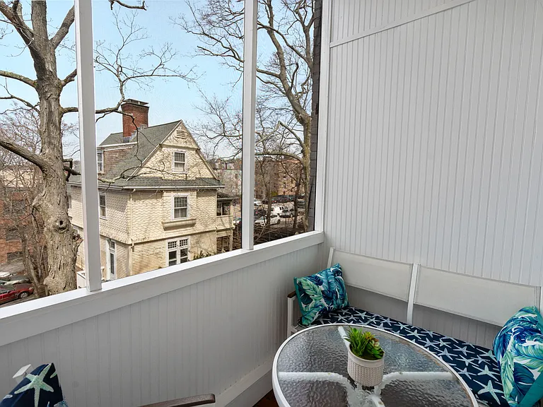 325 Tappan St #6 — Photo 22
