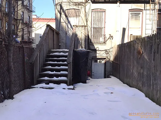 Rented by aptsandlofts.com | media 11