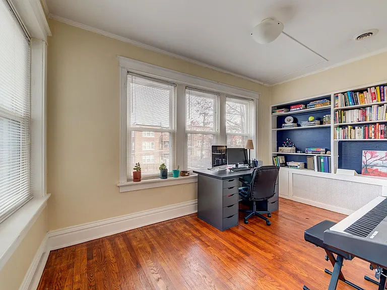6331 Southwood Ave #2E — Photo 16
