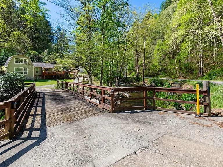 9228 Big Laurel Rd — Photo 21