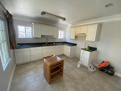 320 W 77th St — Photo 3