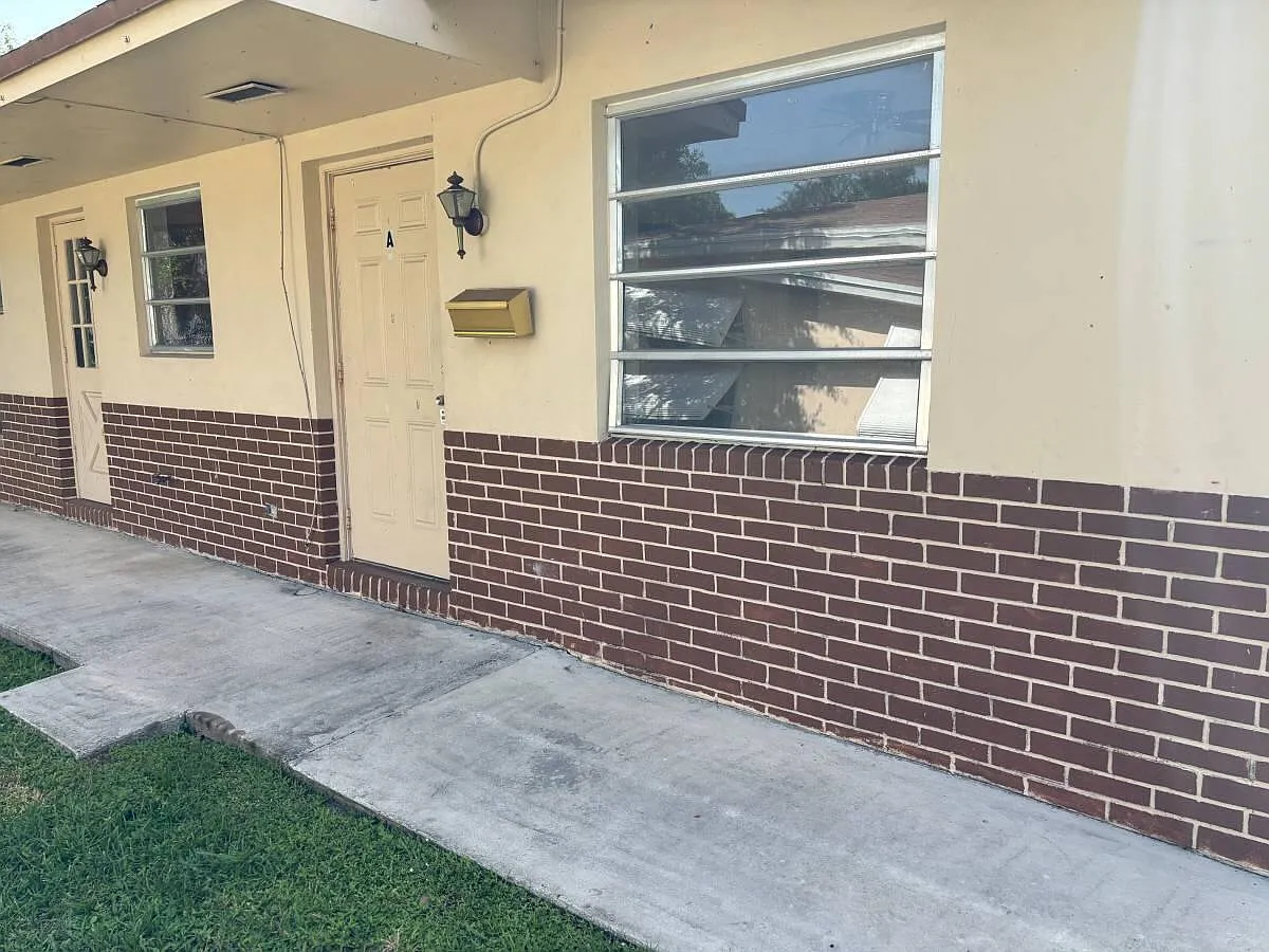 2 bed, 1.5 bath, 1000 sqft, $1,900 — Photo 2