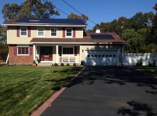 11 Sycamore Ave, Farmingville, NY 11738