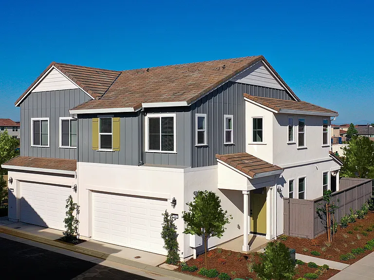 Escala at Stanford Crossing — Photo 7