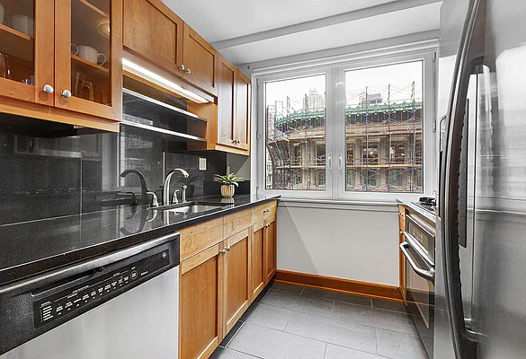 Sold by SR8 REALTY LLC | media 9