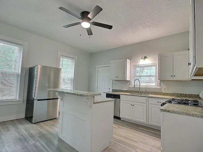 815 Eckart St — Photo 2
