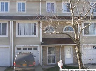 426 Wilcox St, Staten Island, NY 10303