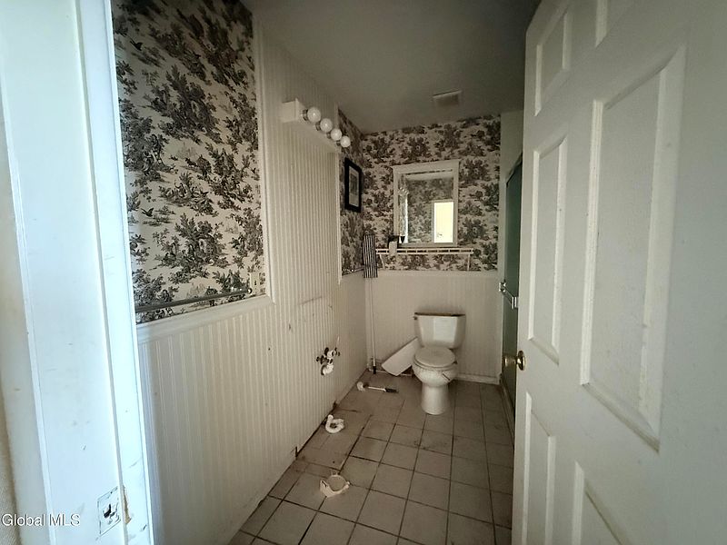 2nd image of 112 Country Ridge Court