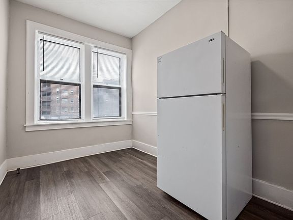 3rd image of 656 Lothrop Rd APT 204