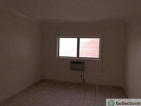 5th image of 1560 NE 127th St APT 105