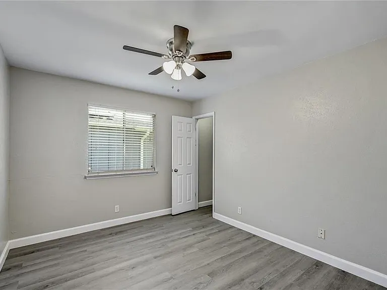 906 Cactus Dr — Photo 12