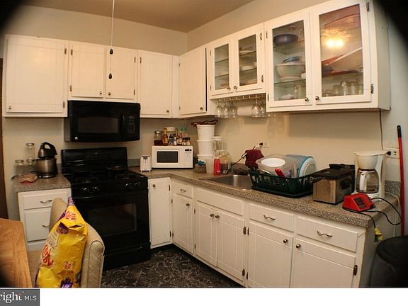 3rd image of 4015 N Franklin St