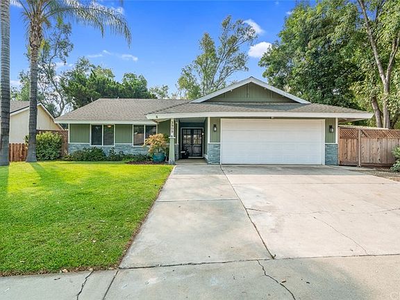 2nd image of 3909 Hickory Ln