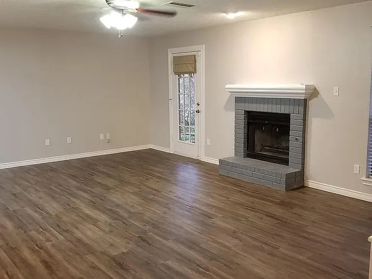 807 Saint Paul Ct — Photo 1