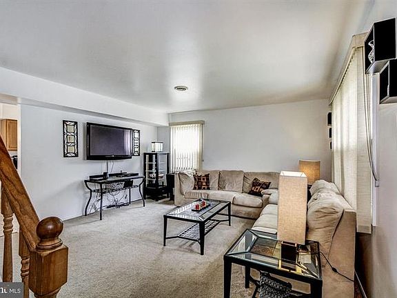 3rd image of 107 Dory Ct