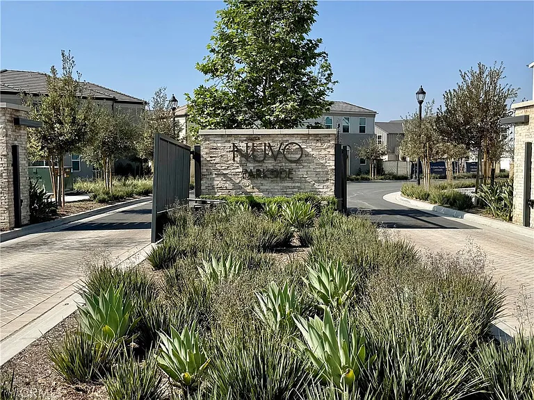 4553 S Patterson Paseo — Photo 19